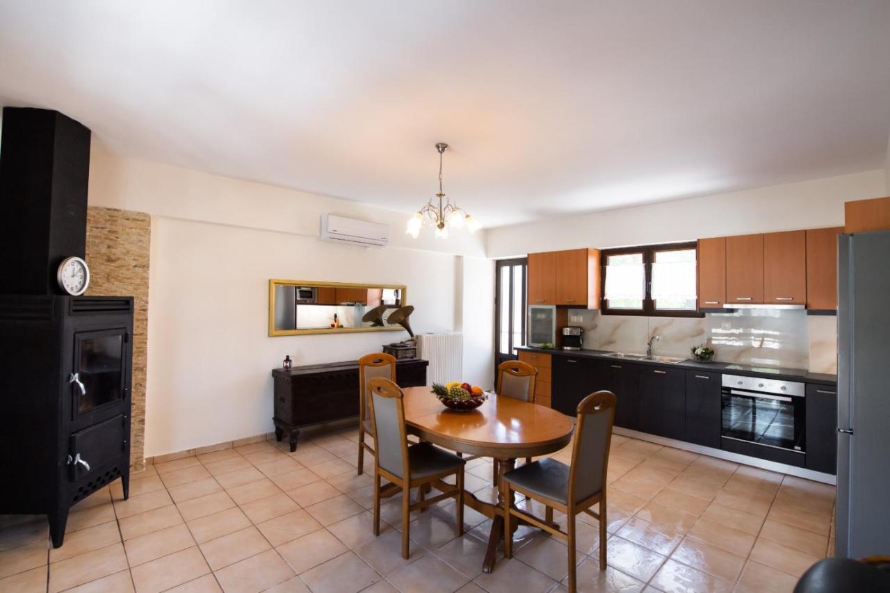 Irinis House Villa Komilion Bagian luar foto
