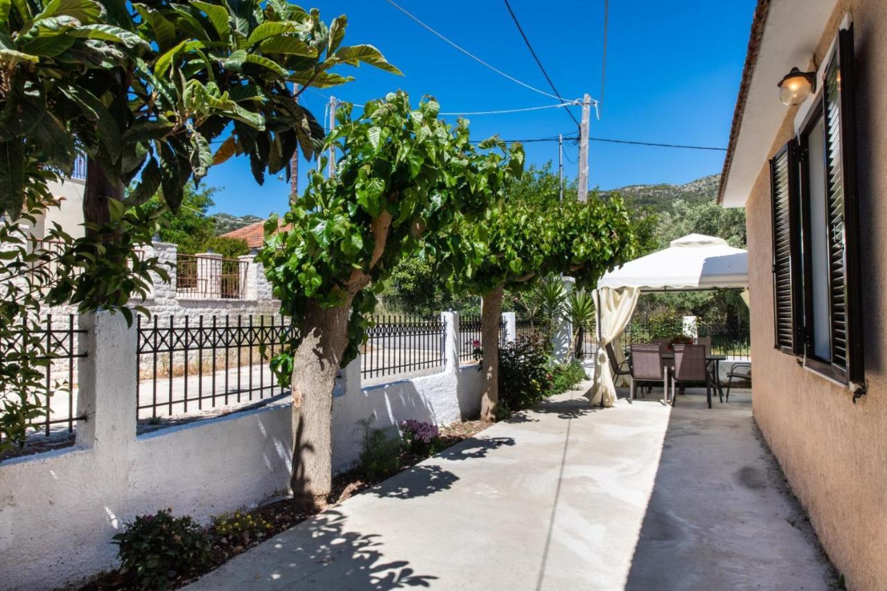 Irinis House Villa Komilion Bagian luar foto
